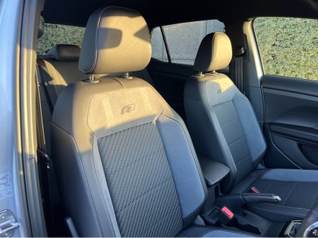 2023 Volkswagen T-Cross R-LINE AUTOMATIC 1.0 PETROL //HIGH SPEC//REVERSE CAMERA//HALF LEATHER SEATS//ADAPTIVE CRUISE CONTROL//KEYLESS ENTRY// €26,950 thumbnail