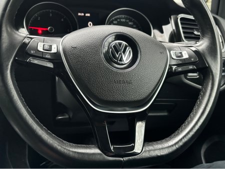 2017 Volkswagen Golf HIGHLINE 1.6 TDI MANUAL 5SPEED 110HP 5DR €13,450 thumbnail