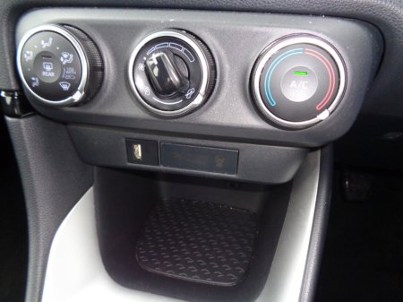 2022 Toyota Yaris - thumbnail 11