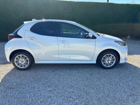 2022 Toyota Yaris - thumbnail 2