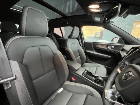 2022 Volvo XC40 - thumbnail 11