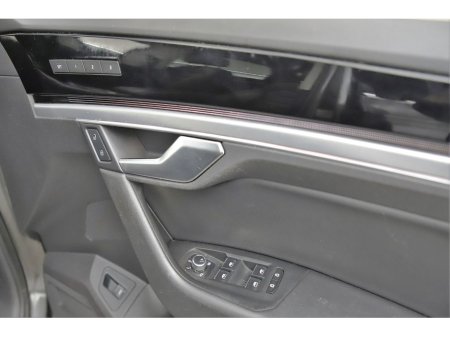 2019 Volkswagen Touareg - thumbnail 19