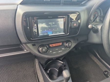 2017 Toyota Vitz - thumbnail 14