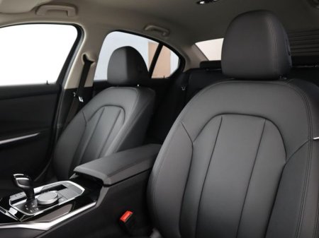 2021 BMW 3 Series - thumbnail 17