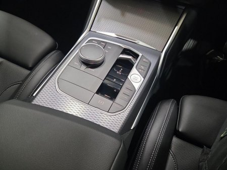 2025 BMW 3 Series - thumbnail 10