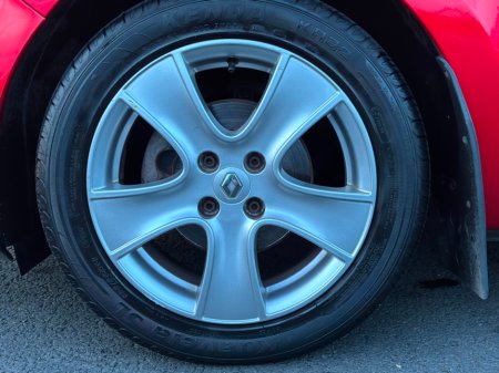 2016 Renault Clio 1.2i Dynamique Nav 5 Door €8,995 thumbnail