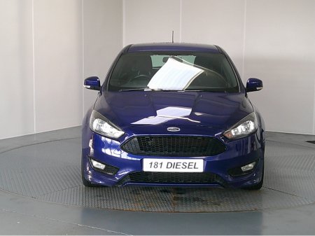 2018 Ford Focus - thumbnail 2