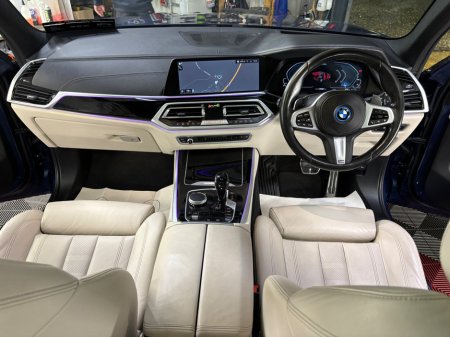 2022 BMW X5 xDrive45e xLine €59,950 thumbnail
