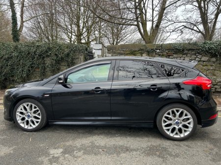 2017 Ford Focus - thumbnail 4