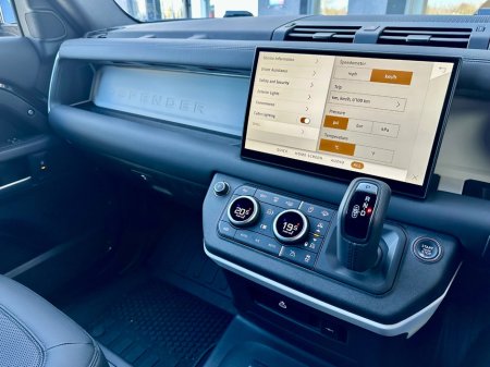 2025 Land Rover Defender - thumbnail 31