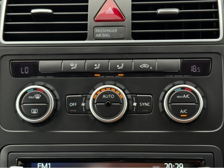 2015 Volkswagen Touran ( 152 REG ) HIGHLINE EDITION 7 SEATER * ALCANTARA SEATS * REVERSING CAMERA * SIMI DEALER - SPECIALISING IN IMPORTS OF JAP AUTOMATIC HI SPEC BLUEMOTION // LARGE TOUCH SCREEN // €15,450 thumbnail