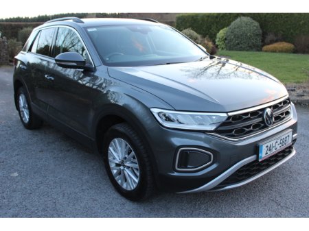 2024 Volkswagen T-Roc - view 2