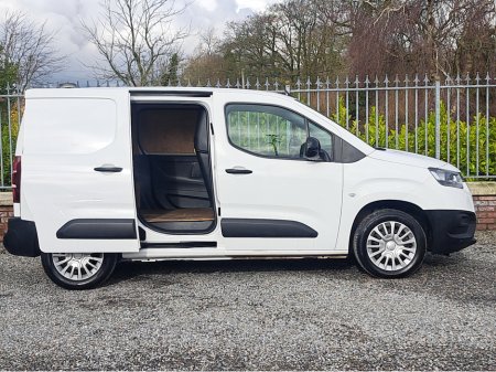 2022 Toyota Proace City Icon L1 Panel Van 1.5 Diesel with 3 seats in front and double sliding doors. thumbnail