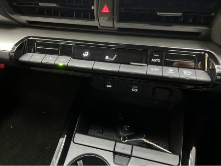 2025 Toyota Prius - thumbnail 17