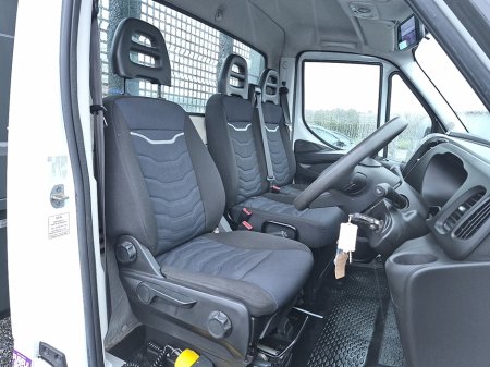 2021 Iveco Daily T35-140  Tipper with 3 seats in front and flashing beacon lights, only 39,000 miles. thumbnail
