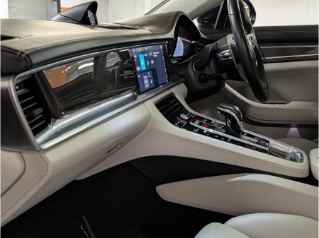 2018 Porsche Panamera - thumbnail 35