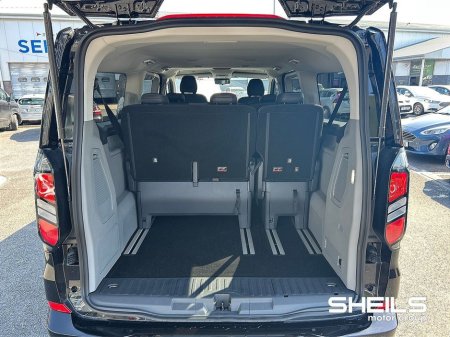 2026 Ford Tourneo Custom 1 TOURNEO PHEV LEFT - CANCELLED ORDER €65,950 thumbnail