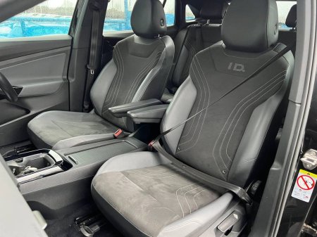 2023 Volkswagen ID.5 PRO LIFE 77KWH // HEATED SEATS // REVERSE CAMERA // DUAL ZONE CLIMATE CONTROL €24,950 thumbnail