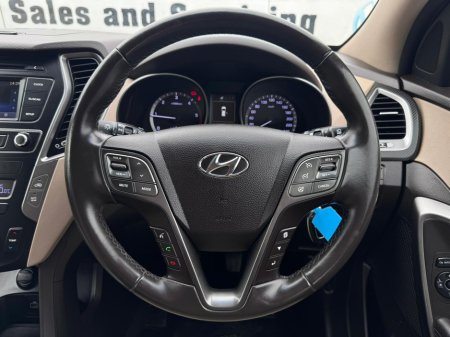 2016 Hyundai Santa Fe - thumbnail 22