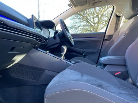 2024 Volkswagen Golf STYLE 2.0 TDI 115HP 5DR €31,888 thumbnail