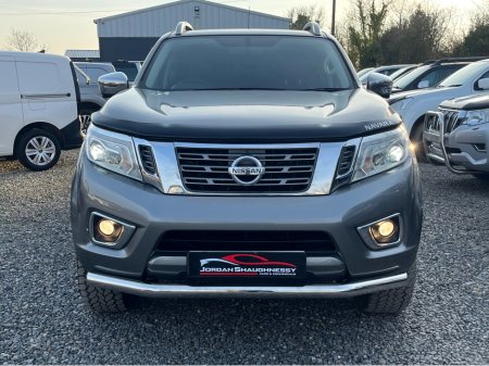 2019 Nissan Navara - view 2