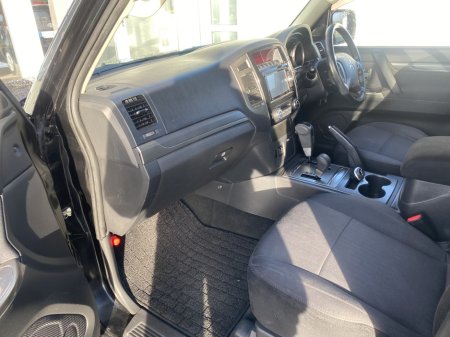 2015 Mitsubishi Pajero - thumbnail 7