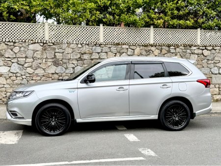 2019 Mitsubishi Outlander - thumbnail 4