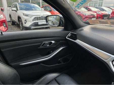 2019 BMW 3 Series 330e M-SPORT AUTOMATIC 2.0 PETROL PLUG IN HYBRID //REVERSE CAMERA//SAT NAV//FULL LEATHER HEATED SEATS// €26,950 thumbnail