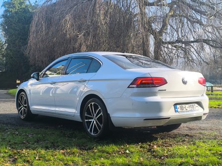 2018 Volkswagen Passat - thumbnail 11