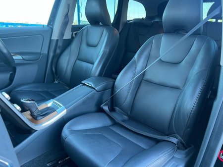 2017 Volvo XC60 D4 CLASSIC 2.0 D // OPENING PAN ROOF // LEATHER HEATED SEATS // REVERSE CAMERA €24,950 thumbnail