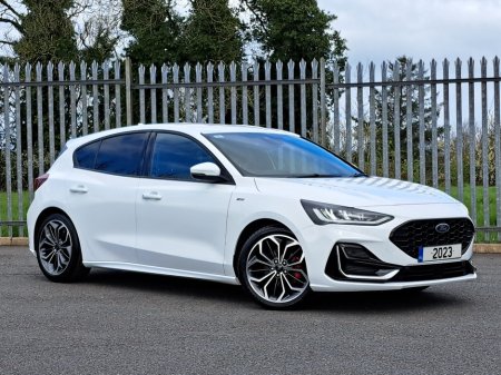 2023 Ford Focus - thumbnail 2