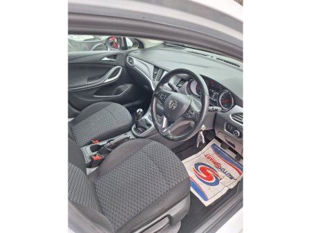 2017 Vauxhall Astra - thumbnail 7