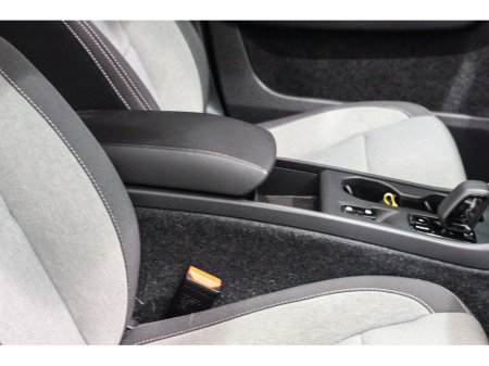 2023 Volvo XC40 RECHARGE T4 CORE 1.5 PHEV €36,899 thumbnail