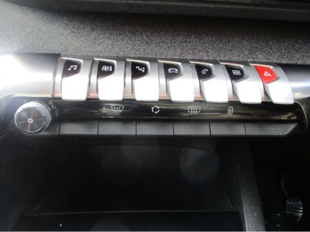 2018 Peugeot 5008 - thumbnail 16