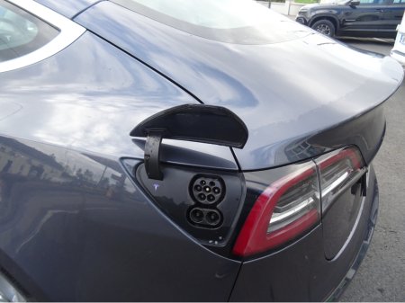 2020 Tesla Model 3 - thumbnail 9