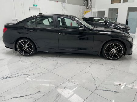 2017 BMW 3 Series - thumbnail 4