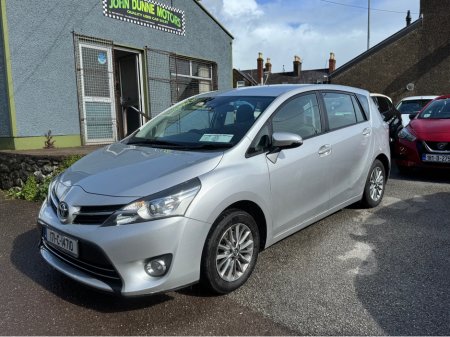 2017 Toyota Verso - thumbnail 1