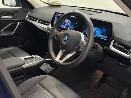 2025 BMW iX1 - thumbnail 6