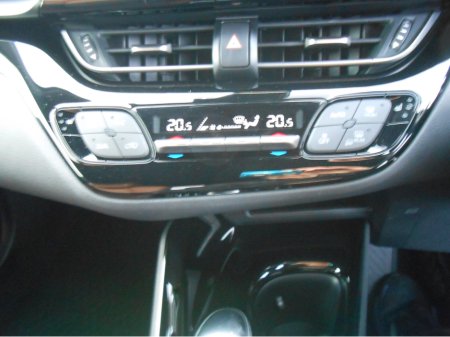 2019 Toyota C-HR Sport Hybrid €21,995 thumbnail