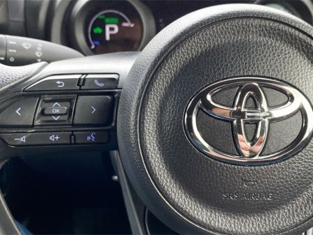 2021 Toyota Yaris - thumbnail 17