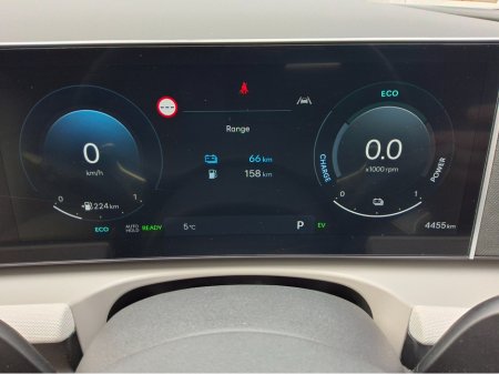 2025 Hyundai Tucson PLATINUM PHEV  - Only 4,000 Km - Top Spec - Side Steps - €46,950 thumbnail