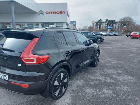 2024 Volvo XC40 - view 3