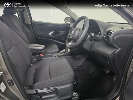 2025 Toyota Yaris Yaris Hybrid 115 Luna #103 €25,995 thumbnail