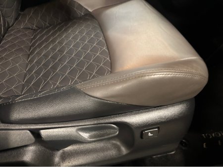 2023 Toyota C-HR HYBRID SOL 4DR AUTO €24,499 thumbnail