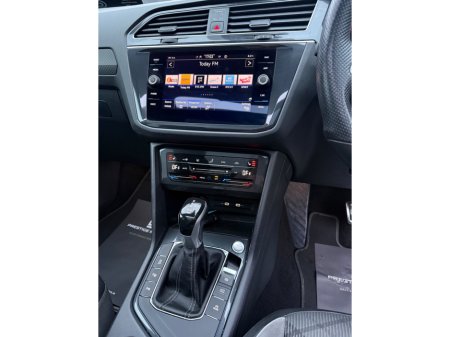 2023 Volkswagen Tiguan 2.0 TDI 150HP R-Line DSG 27.5% €49,995 thumbnail