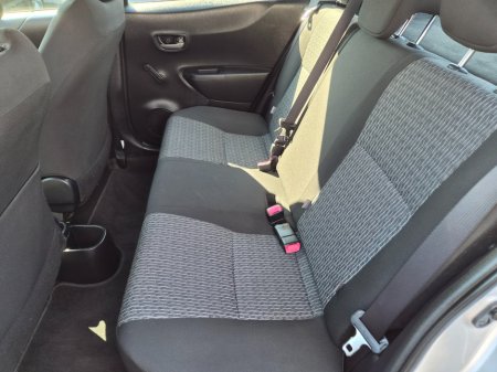 2014 Toyota Yaris - thumbnail 15