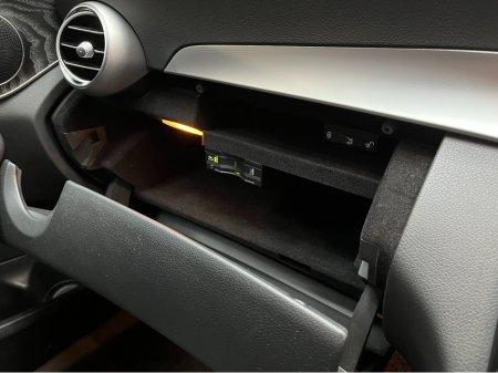 2020 Mercedes-Benz C Class 2020 MERCEDES-BENZ C220D LAUREUS EDITION SPORTS P 2.0 AUTOMATIC / CRUISE CONTROL / REVERSE CAMERA / ELECTRIC MEMORY & HEATED SEATS / PADDLE SHIFTERS AND MORE thumbnail