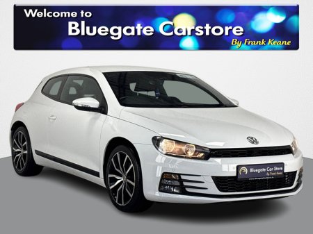 2016 Volkswagen Scirocco SPORT 1.4 TSI MANUAL**MULTIFUNCTIONAL STEERING WHEEL**18