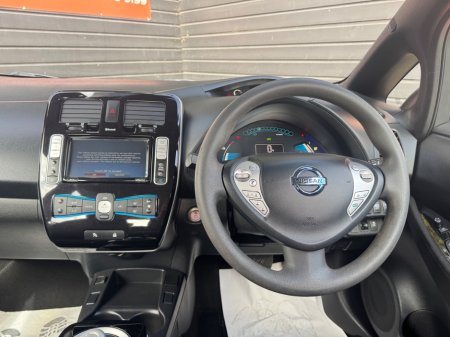 2017 Nissan Leaf - thumbnail 10