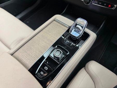 2025 Volvo XC90 - thumbnail 17